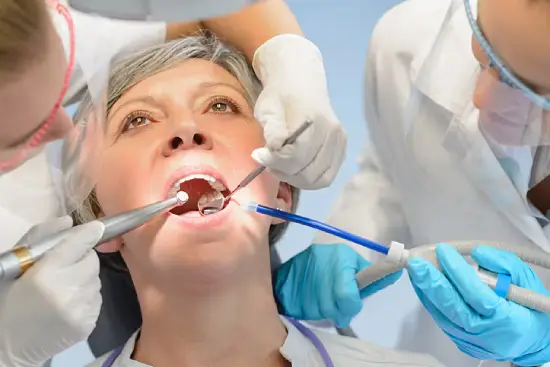 جراحی دندان در چهارراه ولیعصر