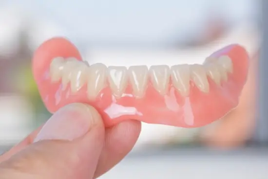 ساخت دندان مصنوعی در چهارراه ولیعصر